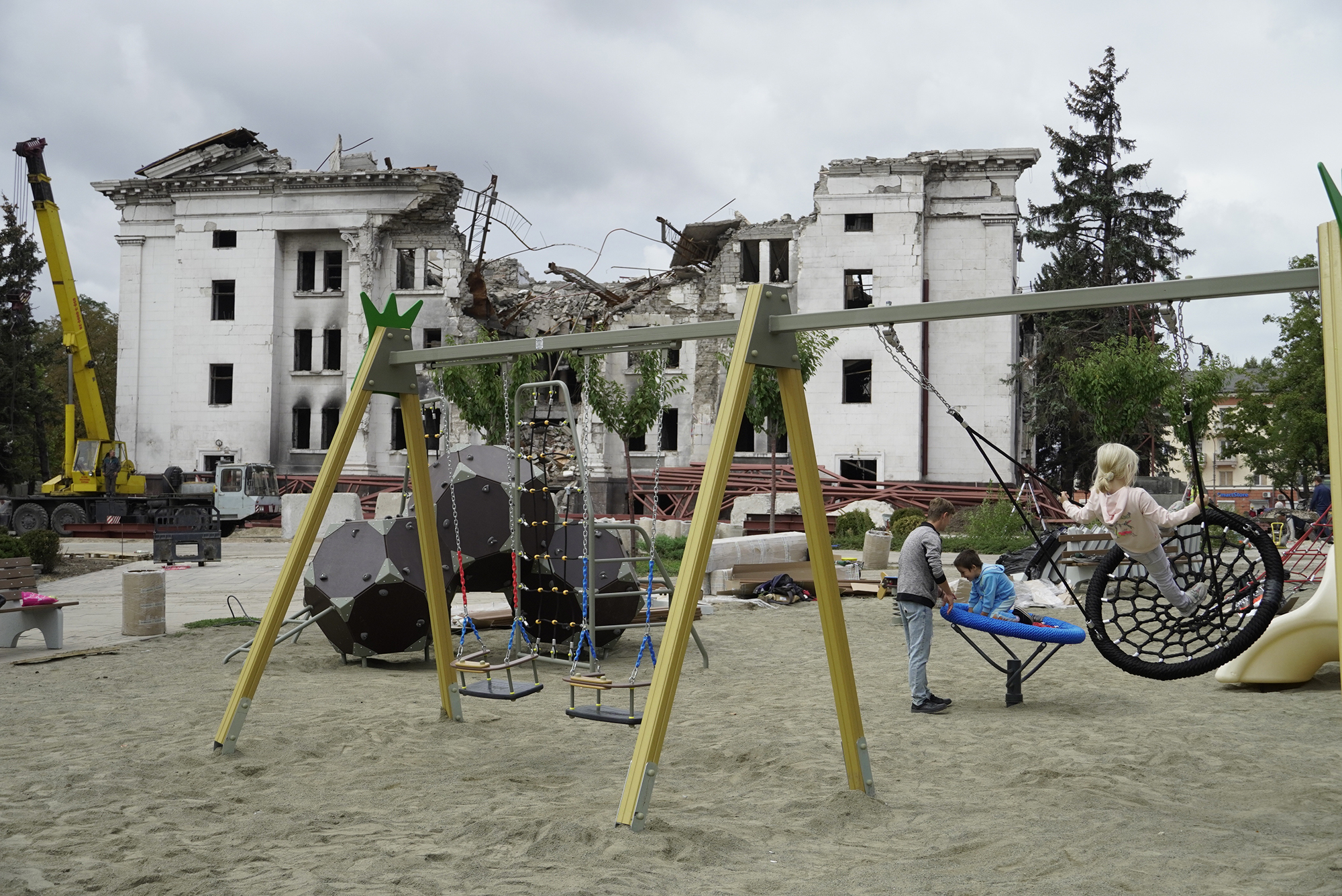 &quot;Тата вбили у Маріуполі, коли вийшов за продуктами&quot;. Історії дітей, які рано стали дорослими